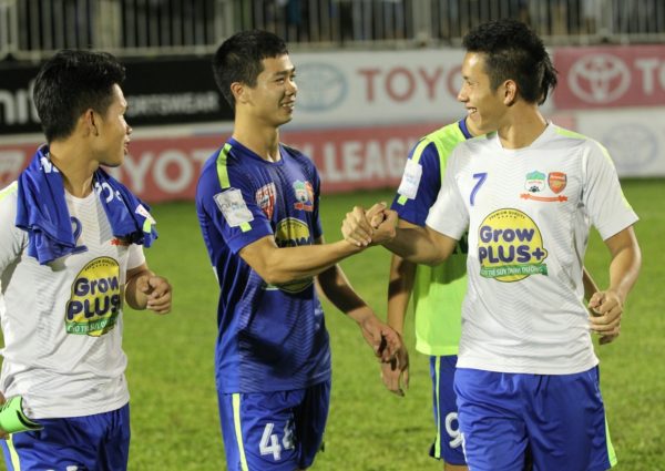 doi-bong-hoang-anh-gia-lai-duoc-dong-dao-nguoi-ham-mo-cho-don-o-svd-hang-day. 1