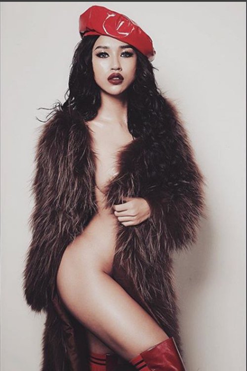 dj-tit-khoe-hinh-the-trong-nhung-bo-trang-phuc-tao-bao1