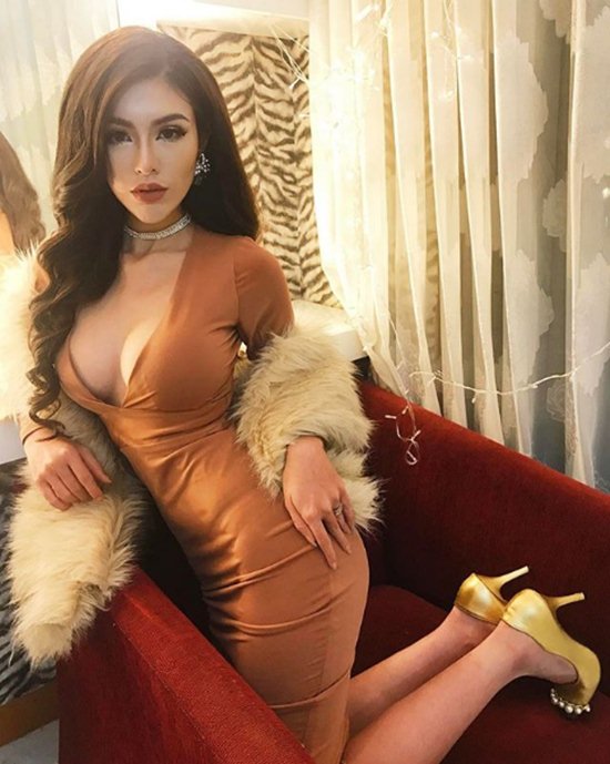 luu-truc-khanh-ban-nude-khoe-dang-chuan-hang-ngon (7)