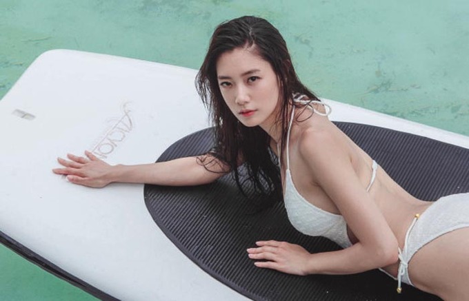 tan-chay-vi-than-hinh-nong-bong-cua-clara-lee (5)