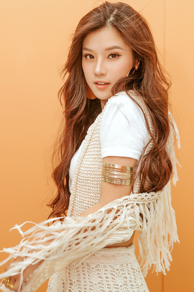 man-nhan-voi-bo-anh-moi-cua-hoang-yen-chibi (4)