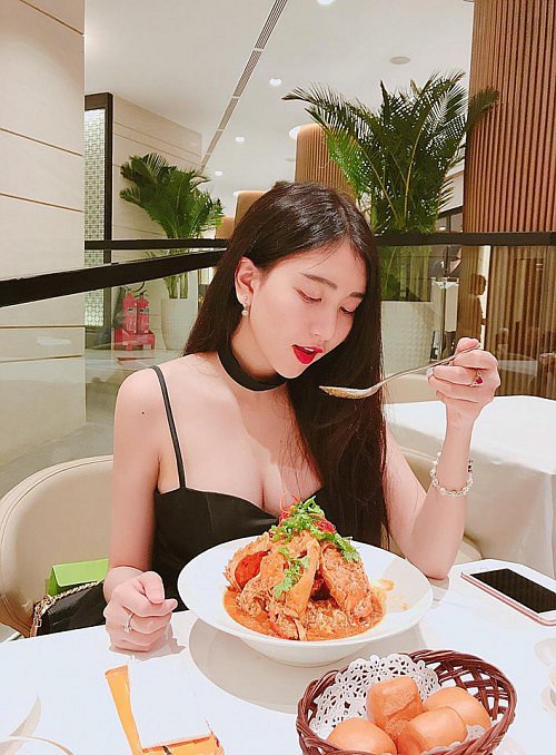 ho-ngoc-y-nhi-khoe-dang-chuan-khien-cac-chang-me-man (5)