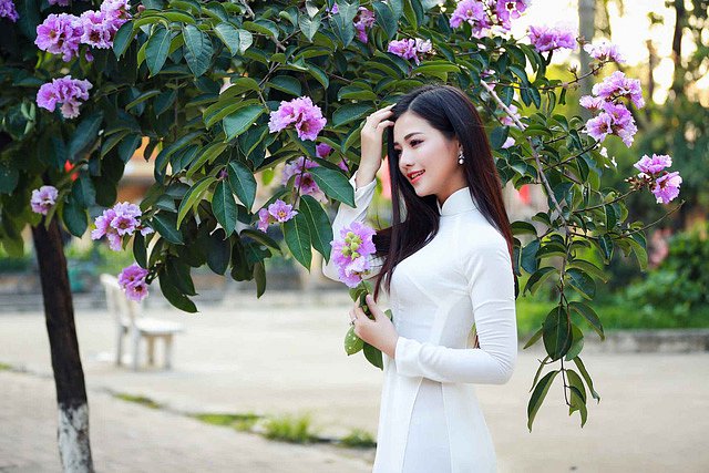 lac-buoc-vi-mai-ngam-le-song-ngan-dep-tinh-khoi-voi-ao-dai-trang (8)