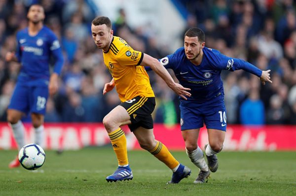 hazard-van-bi-chi-trich-du-giup-chelsea-thang-wolves-1