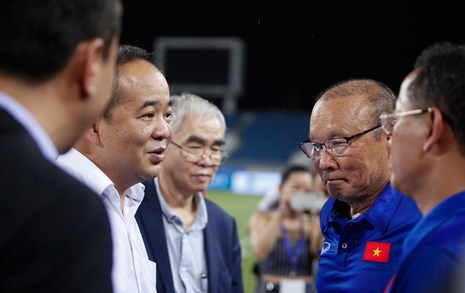 dai-dien-hlv-park-chua-thong-nhat-ve-hop-dong-voi-vff-1