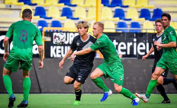 cong-phuong-chua-hai-long-trong-tran-ra-mat-sint-truidense-1