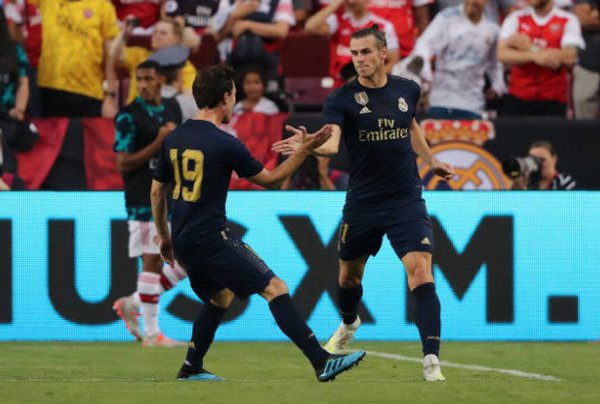 cung-mot-van-de-zidane-va-solskjaer-lai-hanh-dong-khac-nhau-1